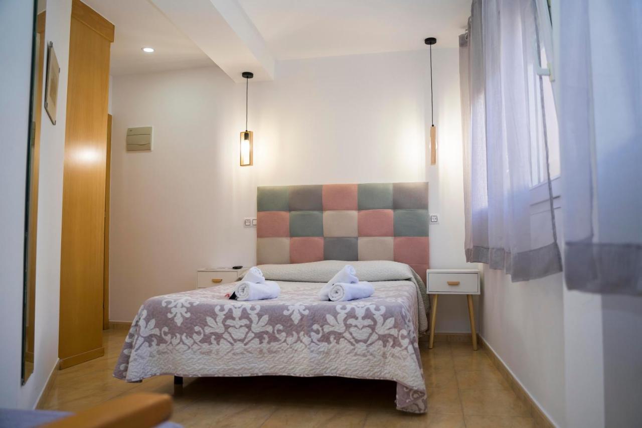 Hostal Goyesco Plaza ปลาเซนเซีย ภายนอก รูปภาพ