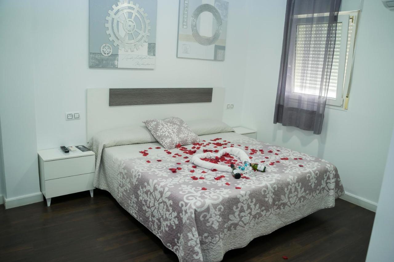 Hostal Goyesco Plaza ปลาเซนเซีย ภายนอก รูปภาพ