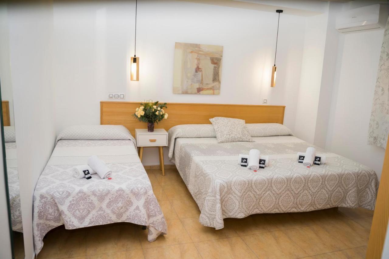 Hostal Goyesco Plaza ปลาเซนเซีย ภายนอก รูปภาพ