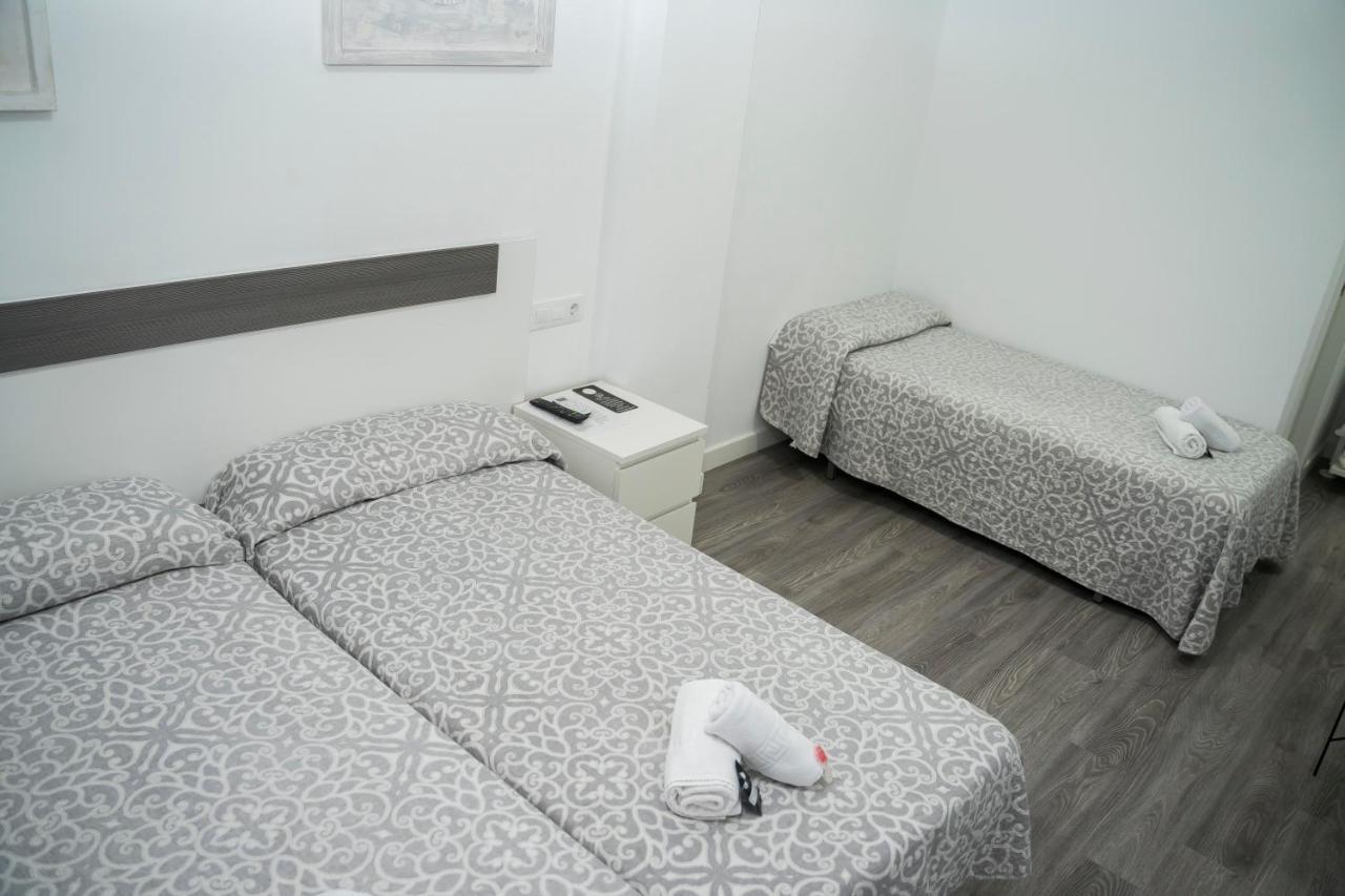 Hostal Goyesco Plaza ปลาเซนเซีย ภายนอก รูปภาพ