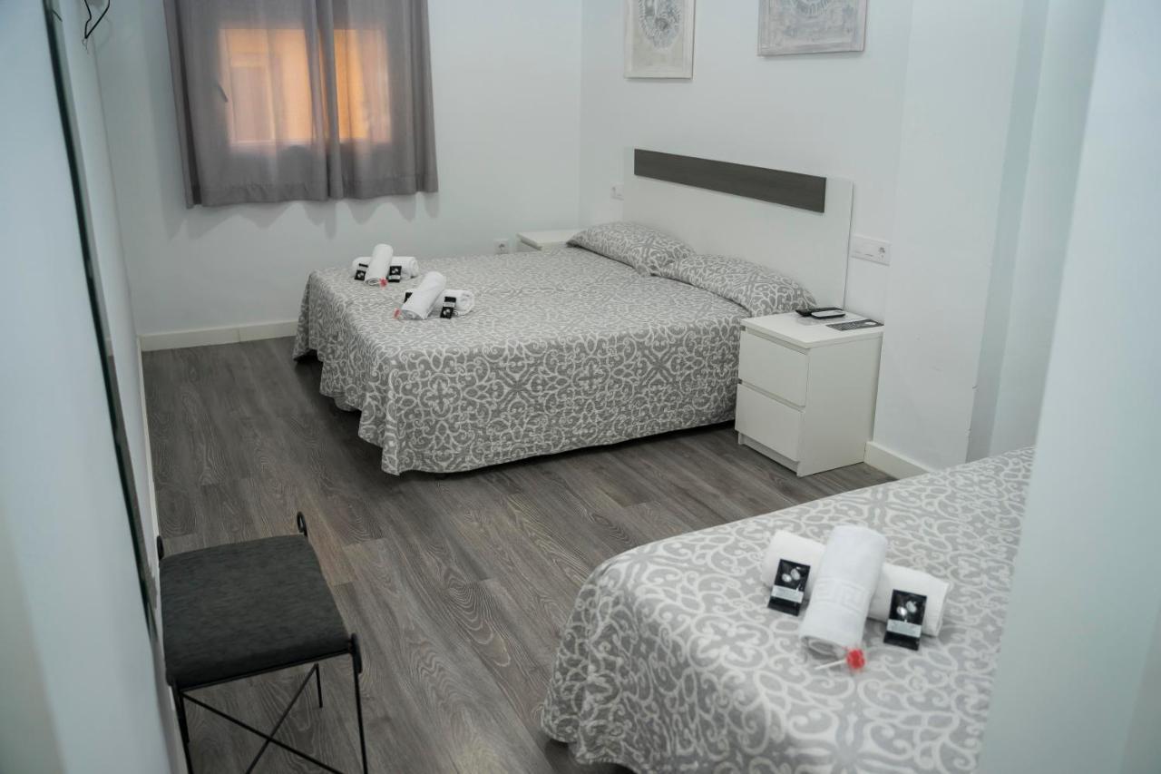 Hostal Goyesco Plaza ปลาเซนเซีย ภายนอก รูปภาพ