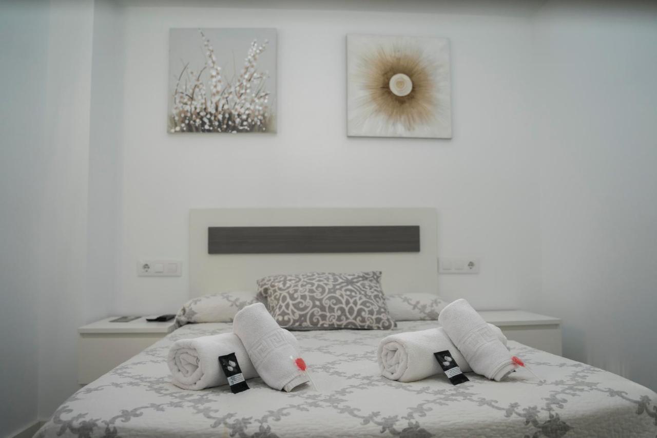 Hostal Goyesco Plaza ปลาเซนเซีย ภายนอก รูปภาพ