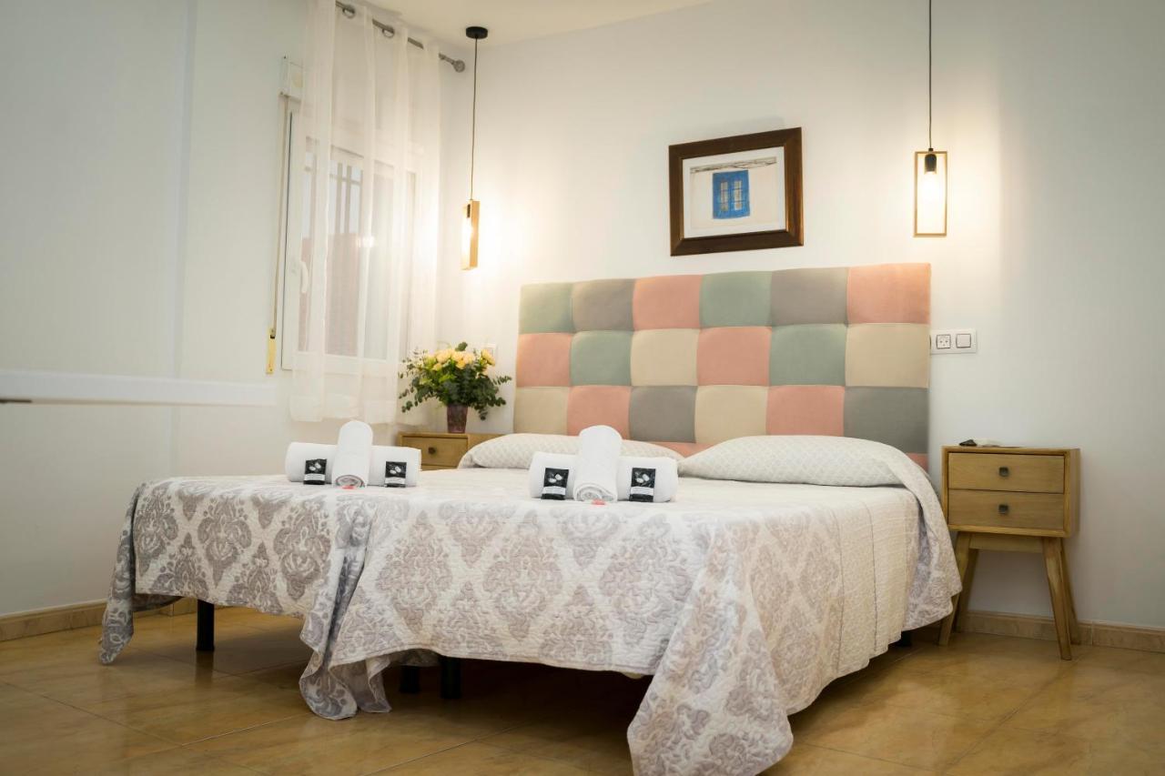 Hostal Goyesco Plaza ปลาเซนเซีย ภายนอก รูปภาพ