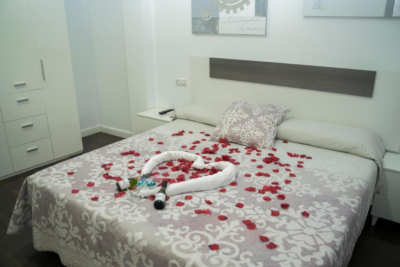 Hostal Goyesco Plaza ปลาเซนเซีย ภายนอก รูปภาพ