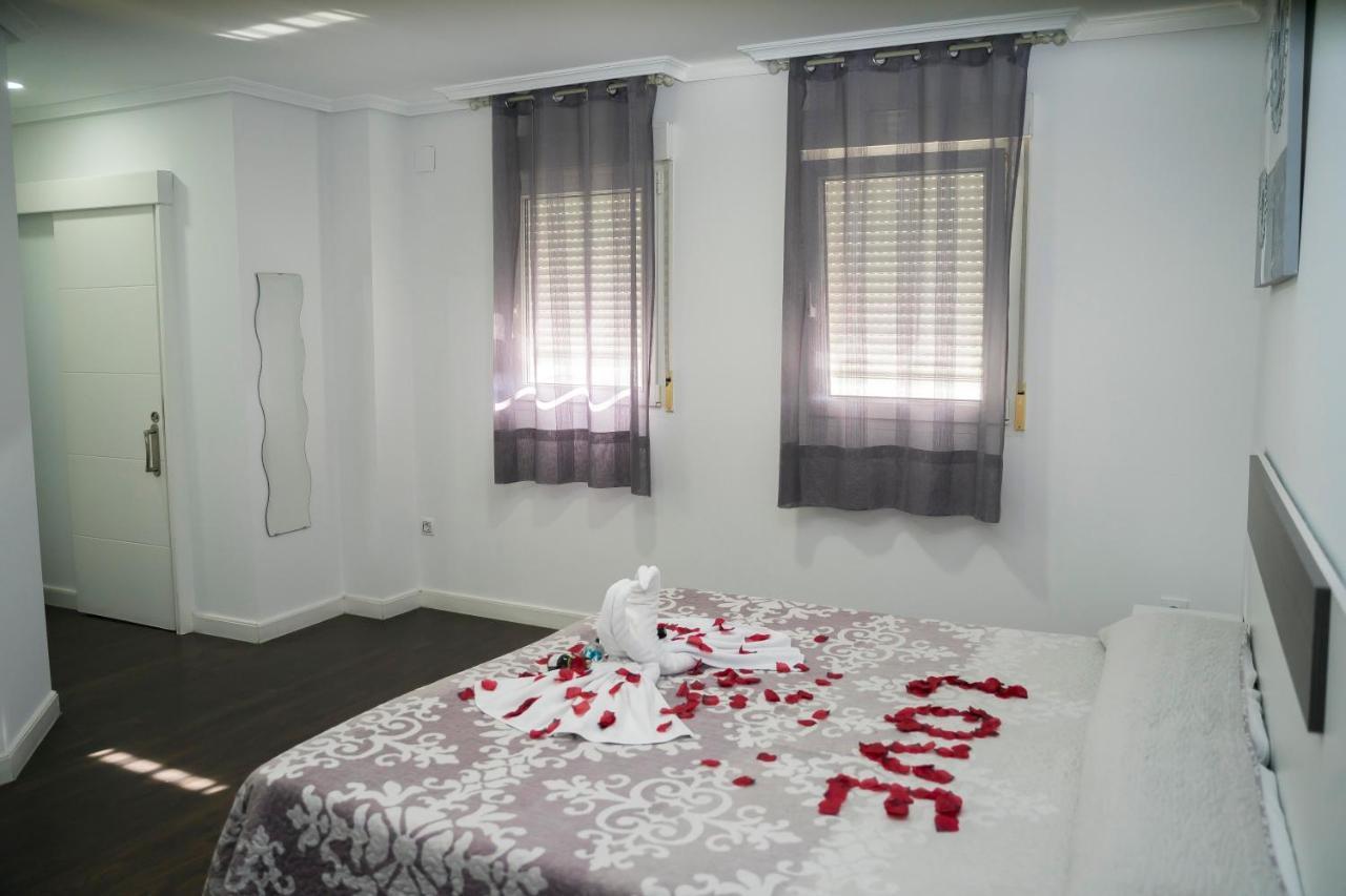 Hostal Goyesco Plaza ปลาเซนเซีย ภายนอก รูปภาพ