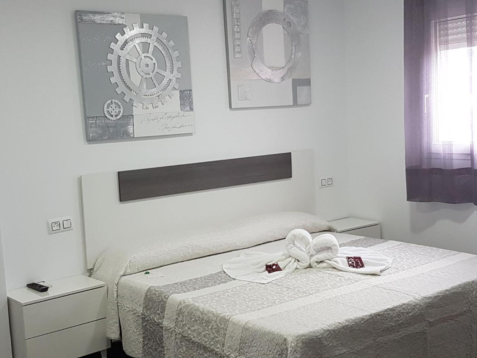 Hostal Goyesco Plaza ปลาเซนเซีย ภายนอก รูปภาพ