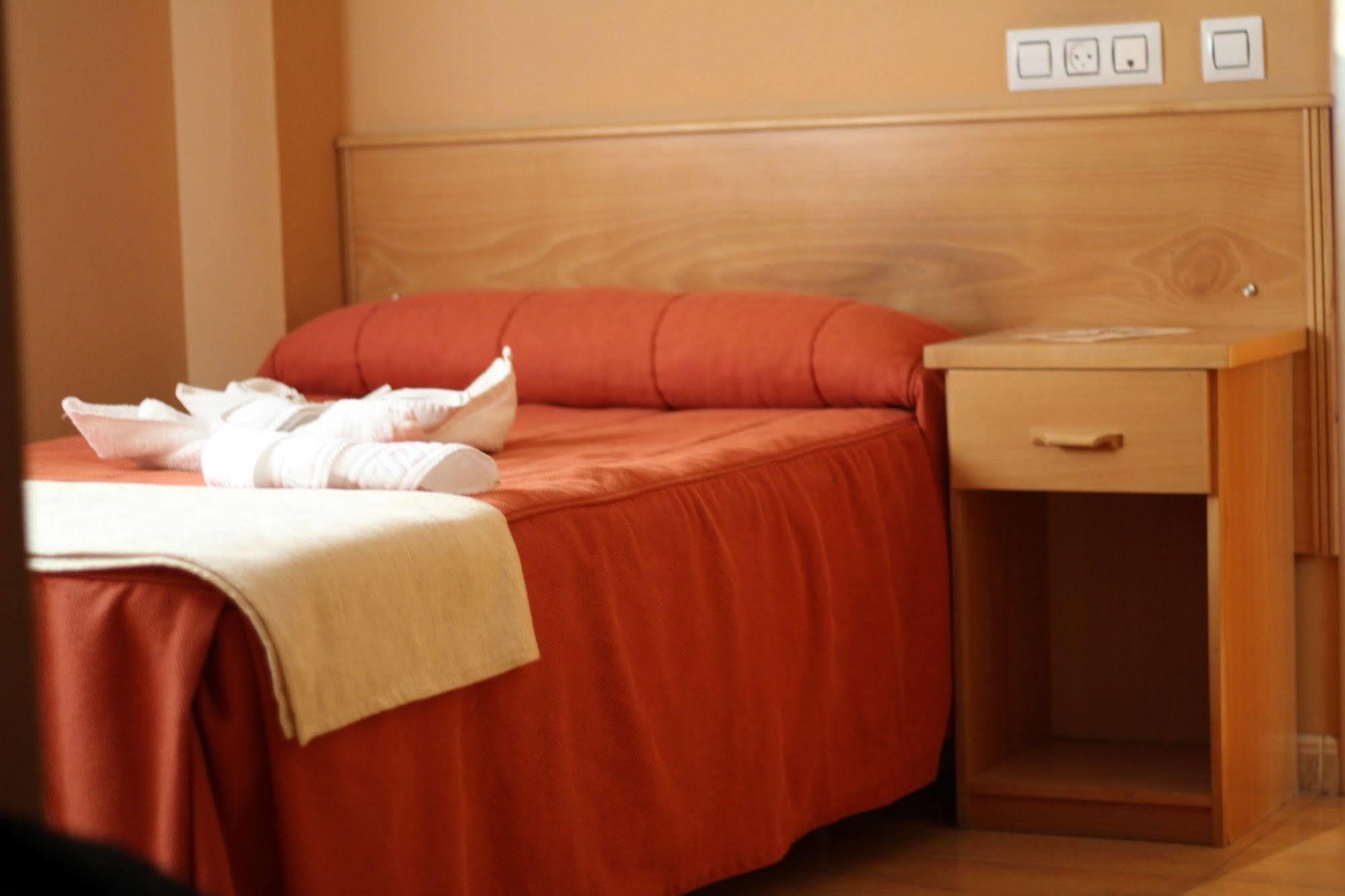 Hostal Goyesco Plaza ปลาเซนเซีย ภายนอก รูปภาพ
