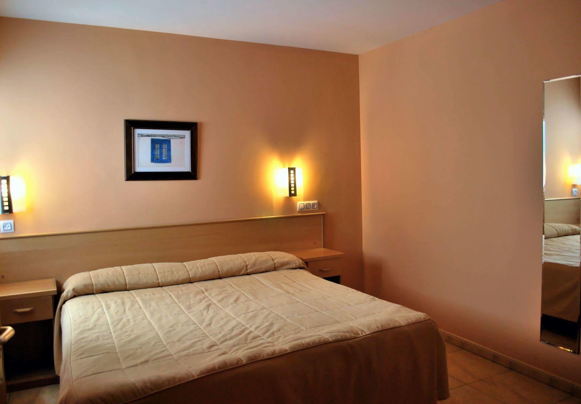Hostal Goyesco Plaza ปลาเซนเซีย ภายนอก รูปภาพ