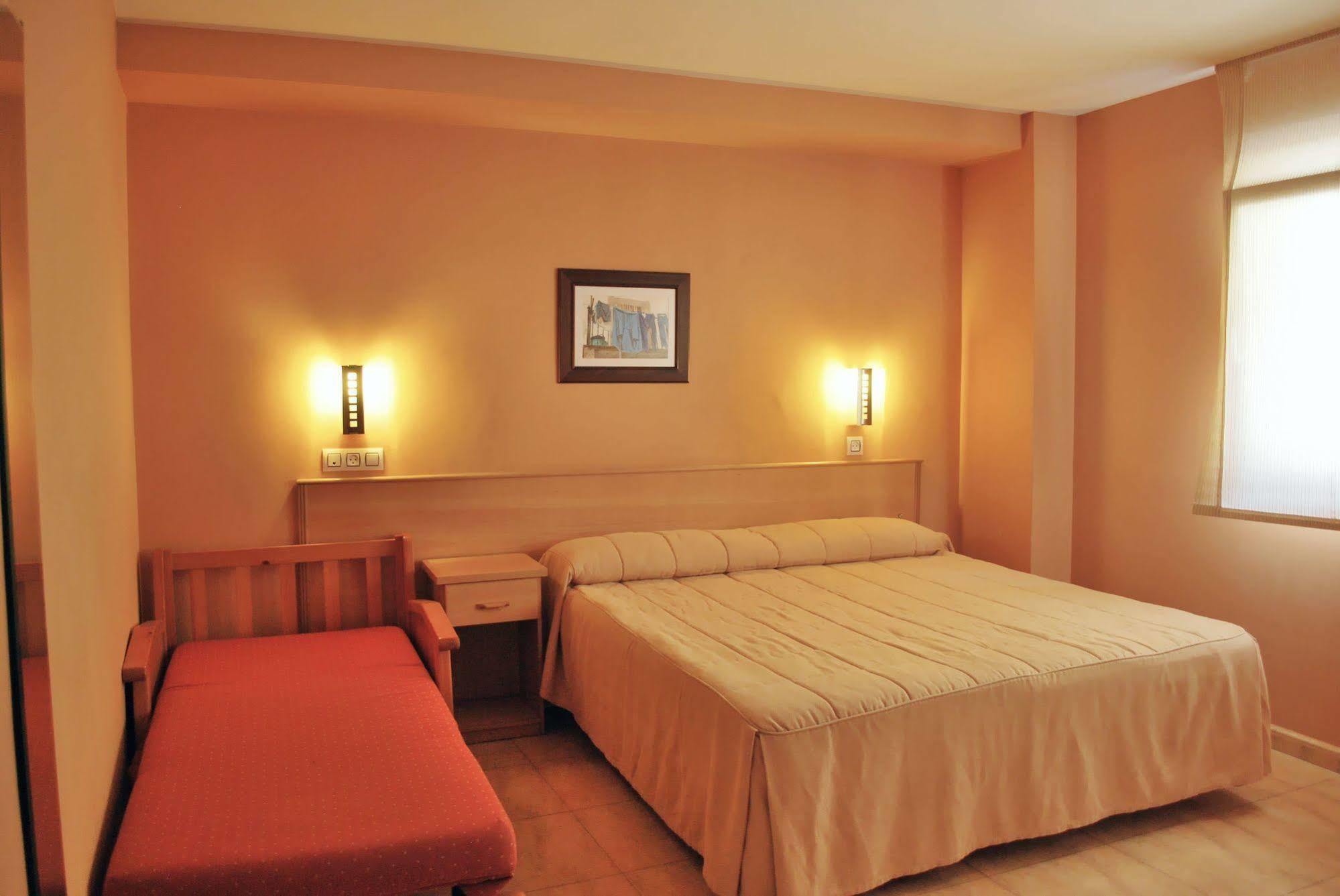 Hostal Goyesco Plaza ปลาเซนเซีย ภายนอก รูปภาพ