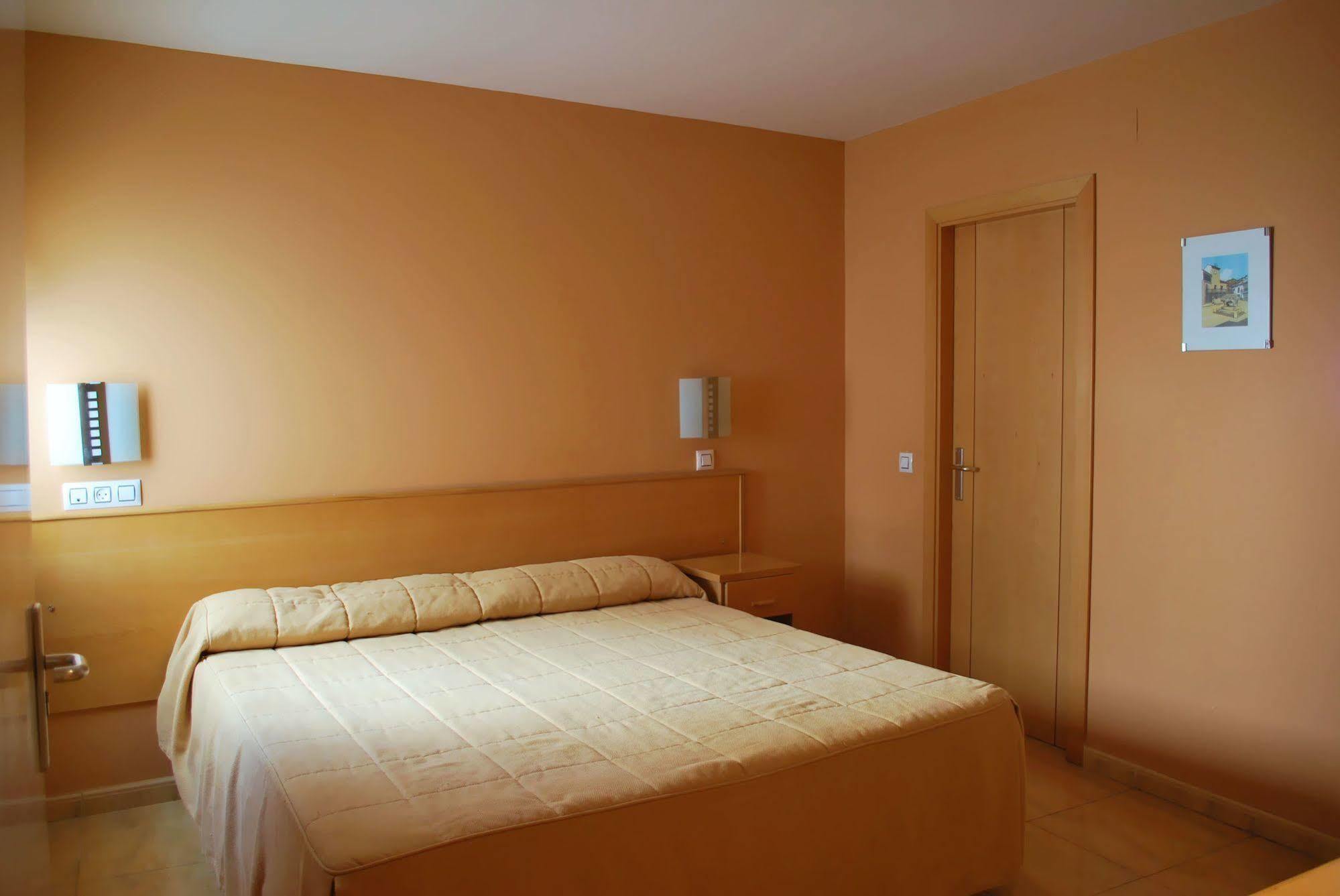 Hostal Goyesco Plaza ปลาเซนเซีย ภายนอก รูปภาพ