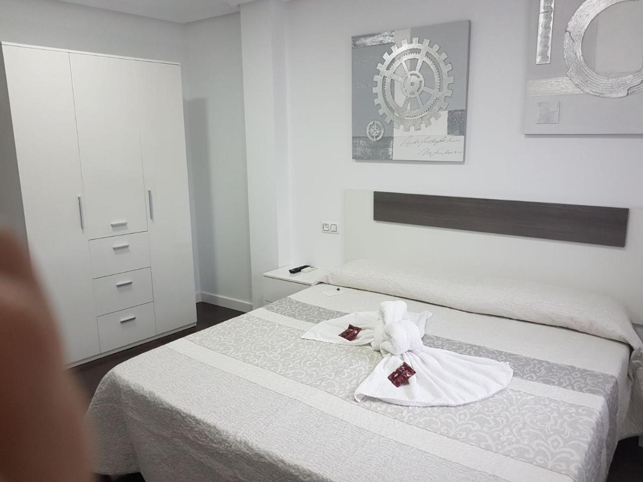 Hostal Goyesco Plaza ปลาเซนเซีย ภายนอก รูปภาพ