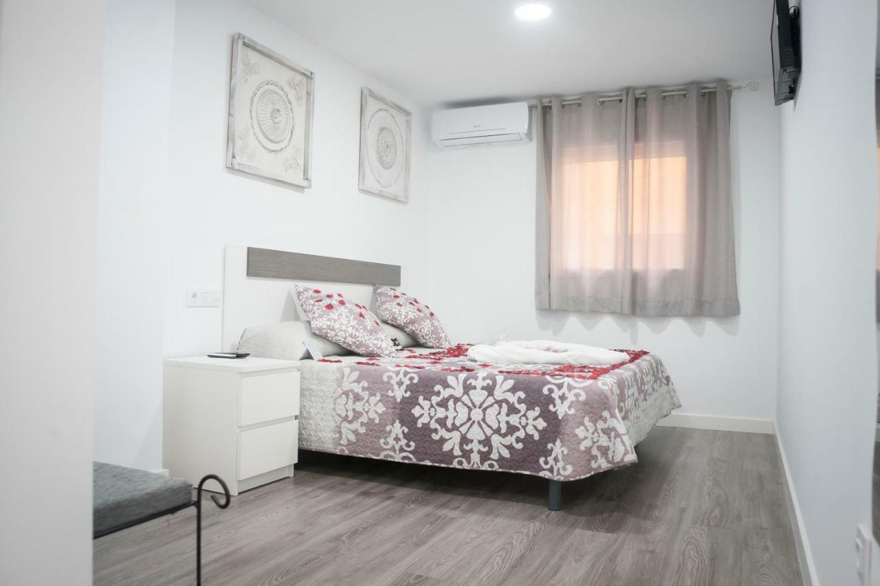 Hostal Goyesco Plaza ปลาเซนเซีย ภายนอก รูปภาพ